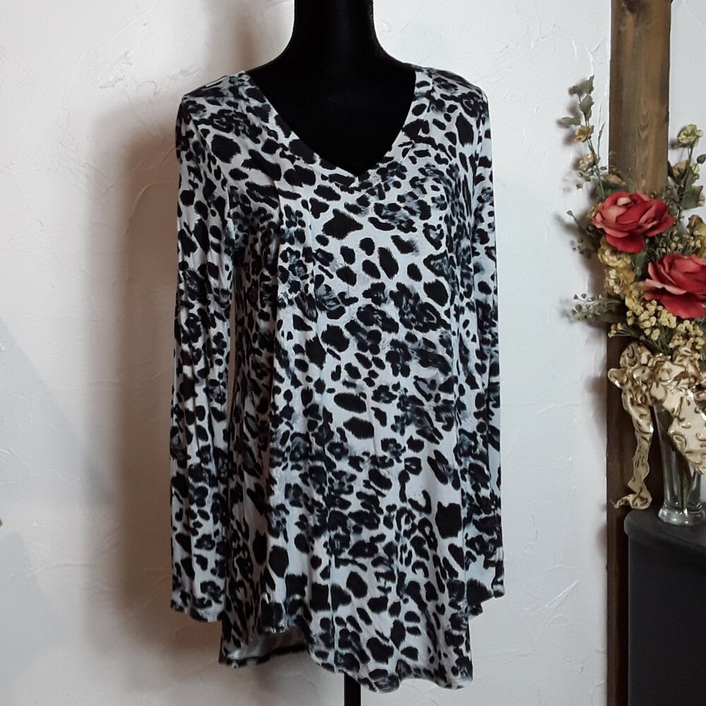Zenana Animal Print Women's Top. Super Soft Size Medium